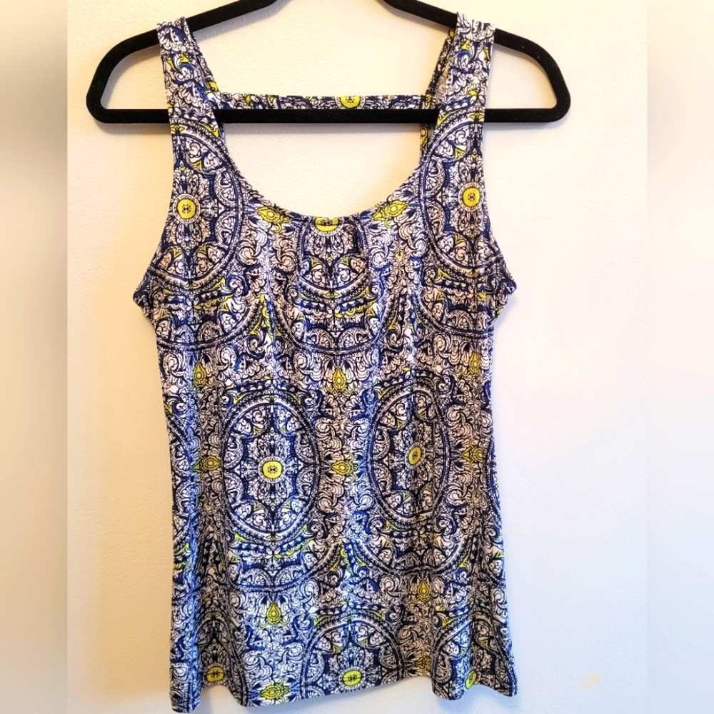 Limited sleeveless top